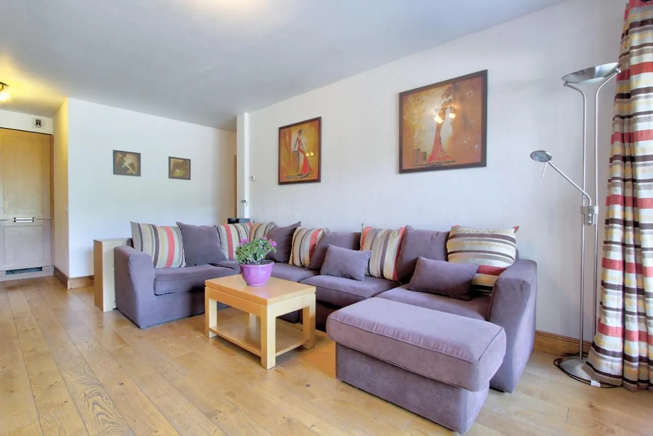 Apt Le Croix - 3 Bedroom With Hot Tub - Snow And Trek Morzine