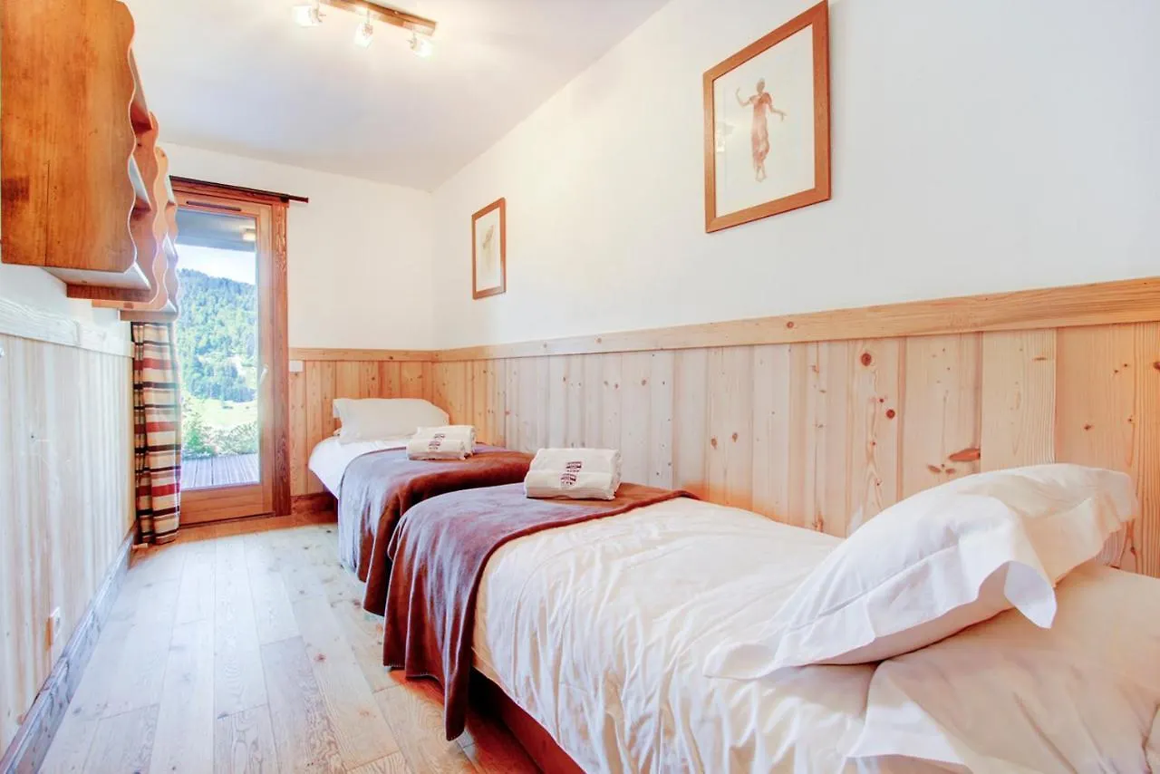 Apt Le Croix - 3 Bedroom With Hot Tub - Snow And Trek Morzine Apartment