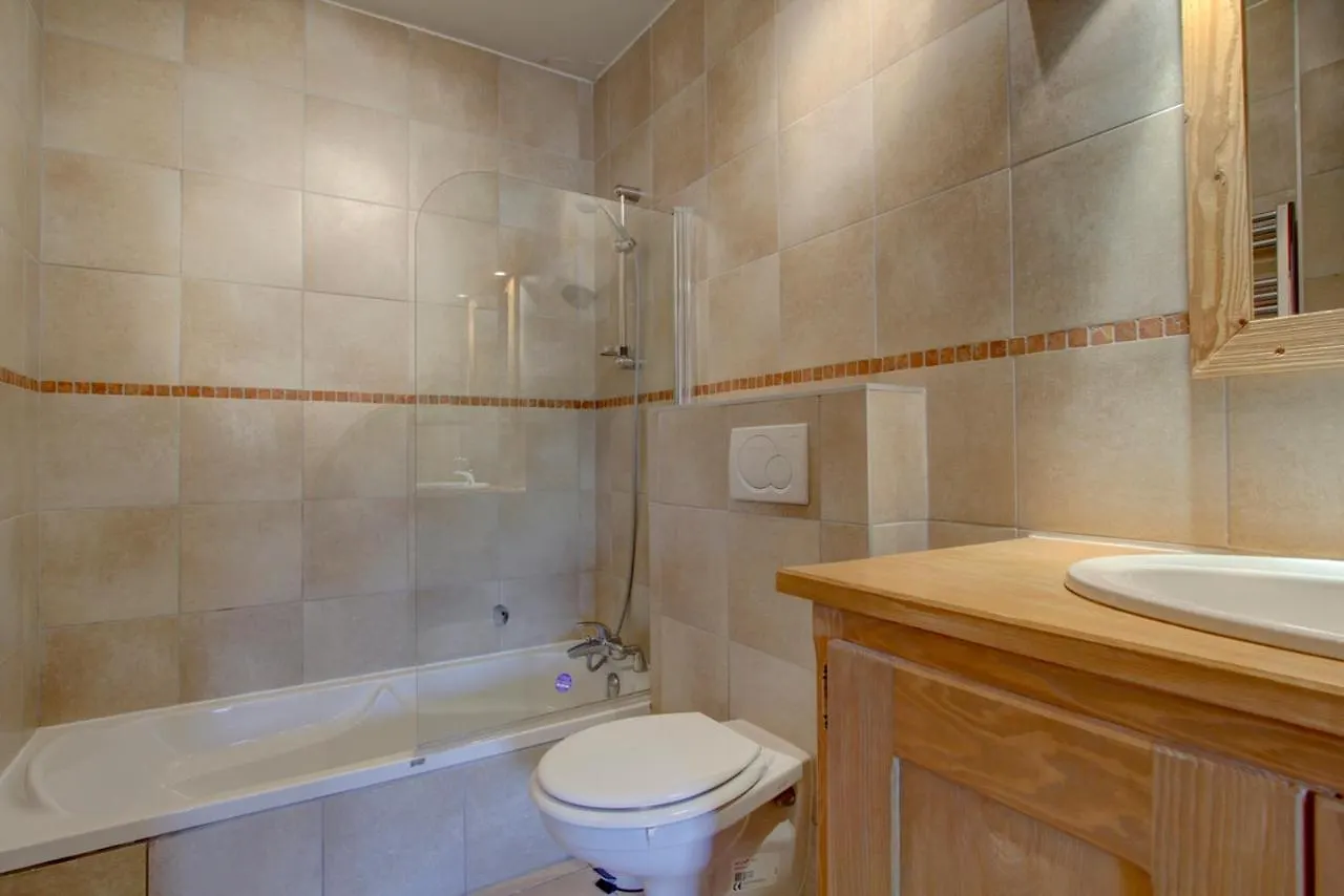 Apt Le Croix - 3 Bedroom With Hot Tub - Snow And Trek Morzine