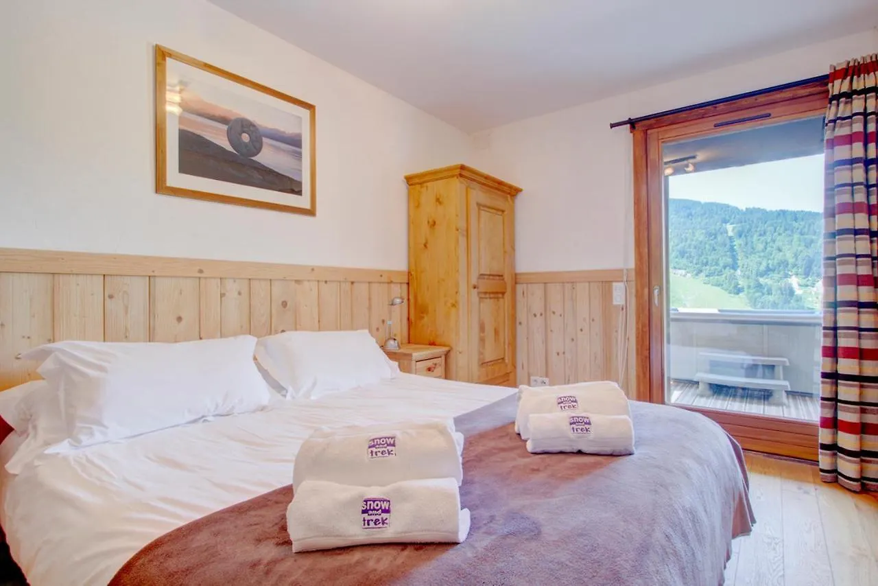 Apt Le Croix - 3 Bedroom With Hot Tub - Snow And Trek Morzine