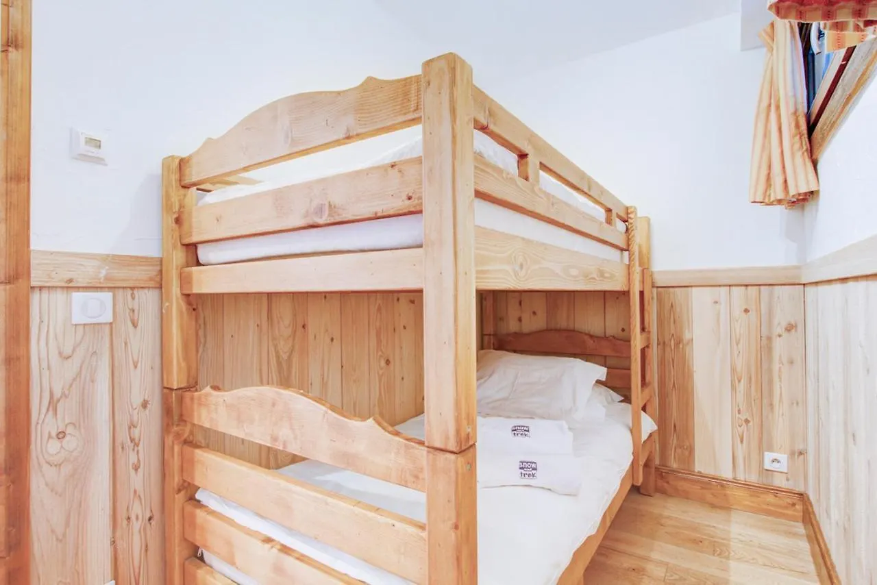 Apartment Apt Le Croix - 3 Bedroom With Hot Tub - Snow And Trek Morzine