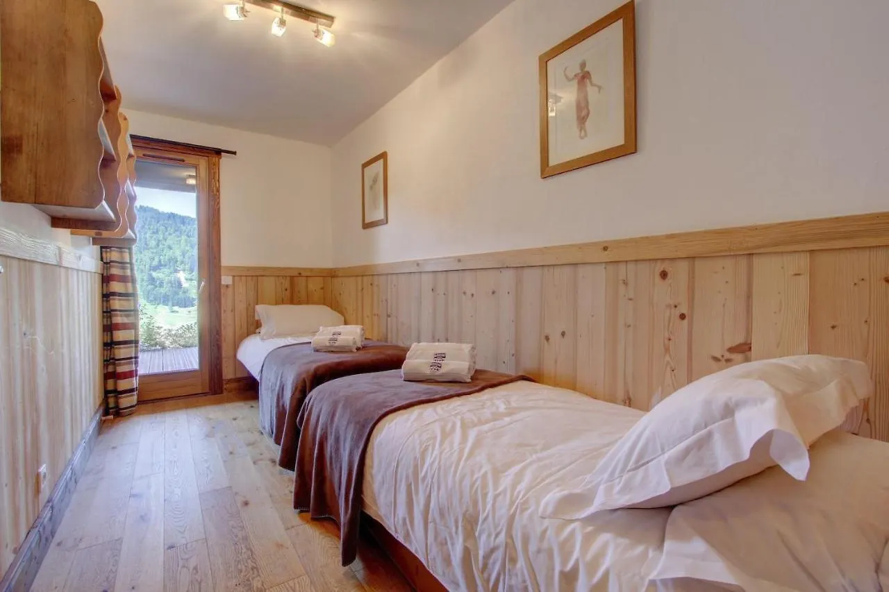 Apt Le Croix - 3 Bedroom With Hot Tub - Snow And Trek Morzine 0*,  France