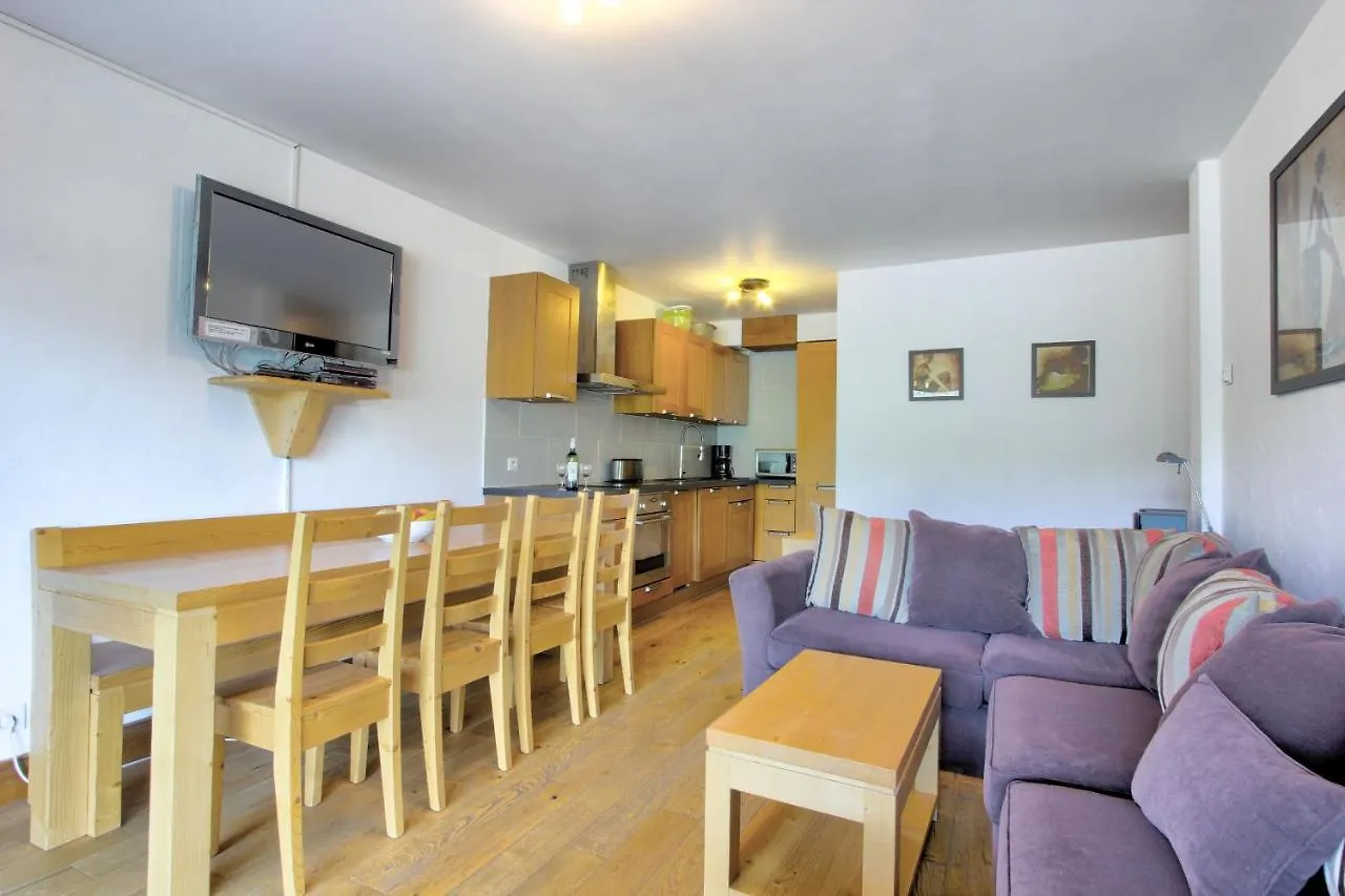 Apt Le Croix - 3 Bedroom With Hot Tub - Snow And Trek Morzine Apartment